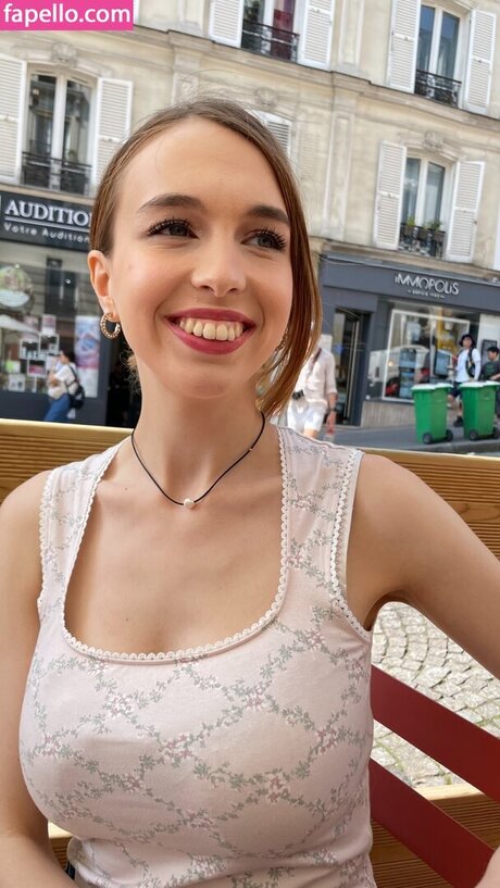 Serena Skybourne sexy star pictures