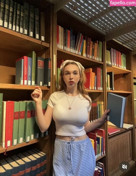 Serena Skybourne erotic model pictures