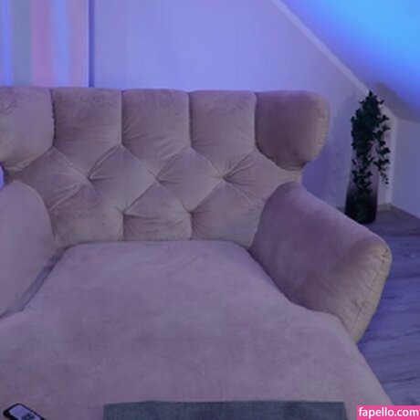 hotmilfbitch pornographic model pic