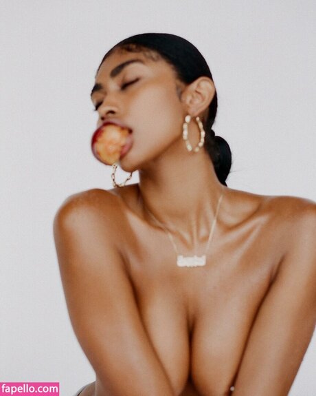 Jasmine Chola beautiful model gallery