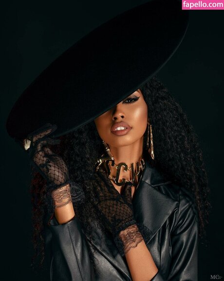 Jasmine Chola model pretty pic