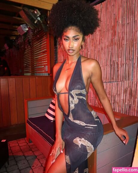 Jasmine Chola art actress pictures