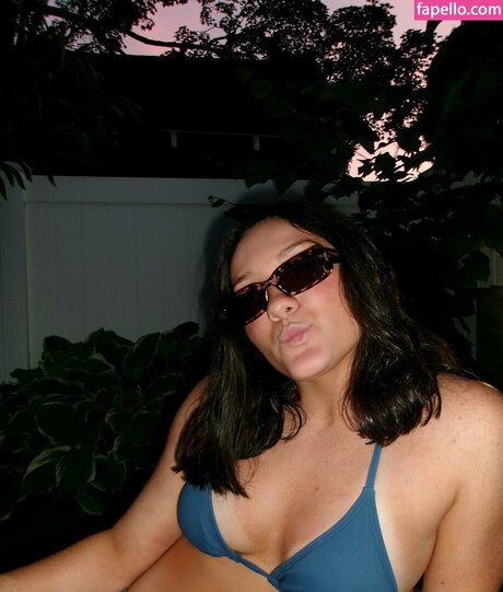 Izzy Moreno model hd pics