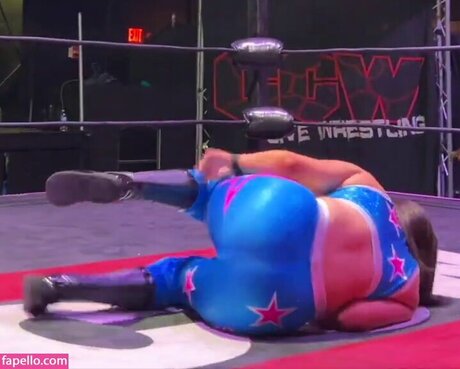 Izzy Moreno model nude pics