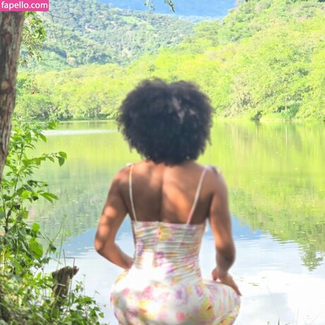 Jessica Nahomy pretty model photo