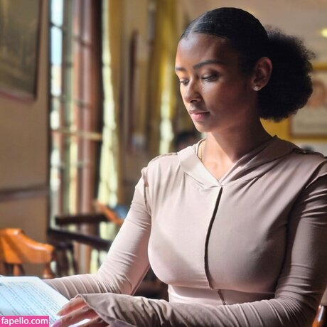 Jessica Nahomy star exclusive pics