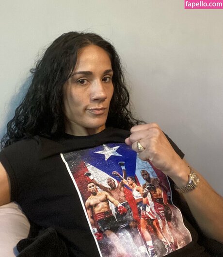 lesbian kissing onlyfans erotic photo