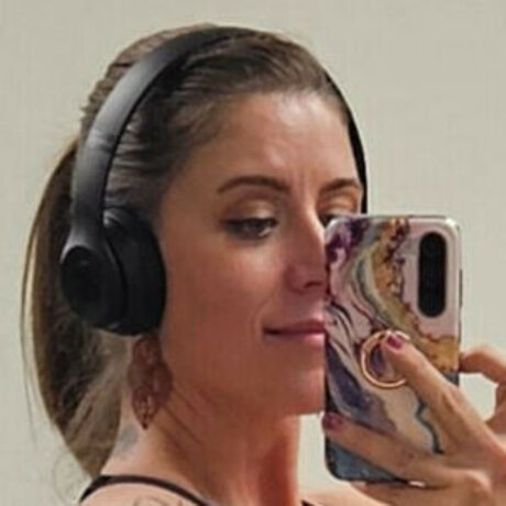 Growler85 star sexy gallery