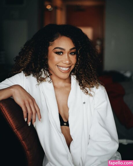 Alycia Baumgardner nice actress pics