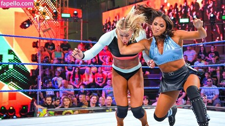 Kiana James naked model photos