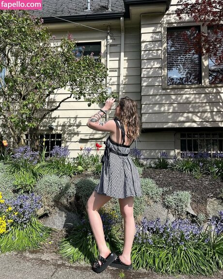 Msvioletvixxen thumbnail