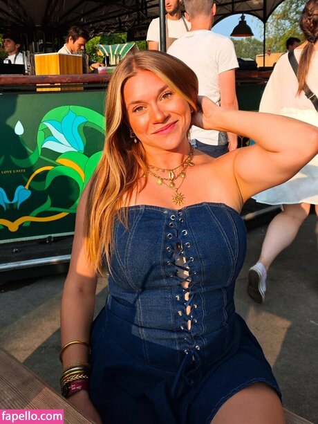 Justinaccessible pretty model galleries