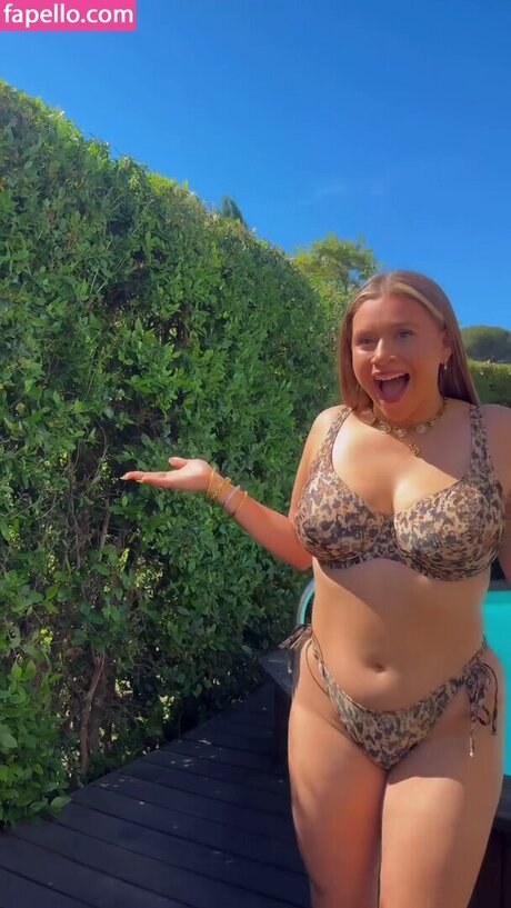 Justinaccessible beautiful model picture