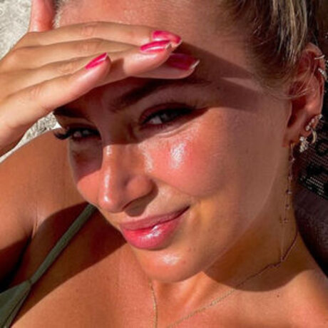 Serine Adler high quality actress image