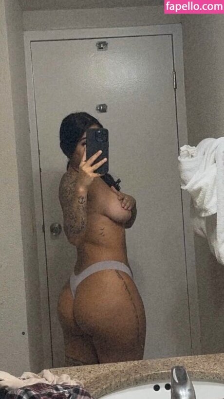 Brooke Barron exclusive model image