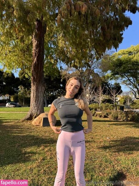 Lillytsxo exclusive pornstar images