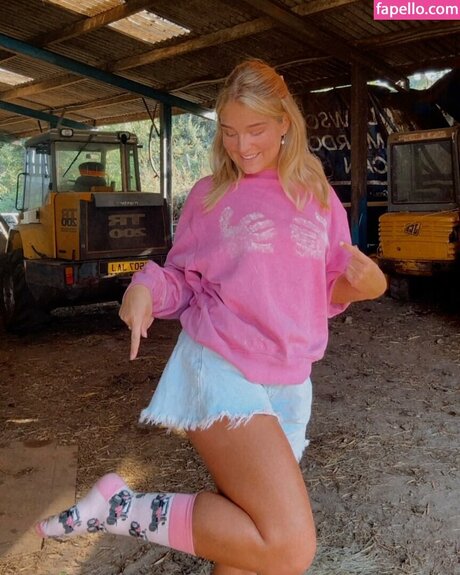 Harriet Cowan From Clarkson s Farm beautiful model photo