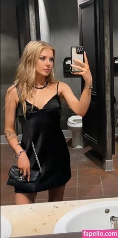 Mary Kate Willis pornographic star photo