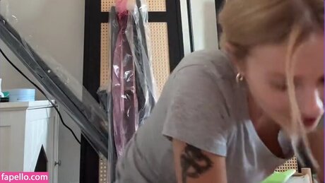 Mary Kate Willis free pornstar galleries