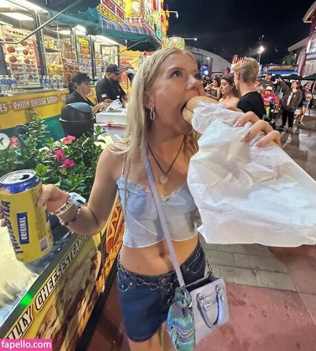 Mary Kate Willis nudes model archive