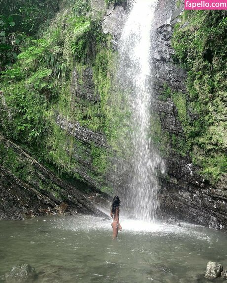 bbyg6rl beautiful model image