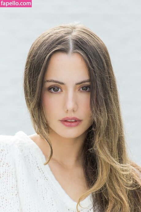 Lily Mo Sheen exclusive star pic