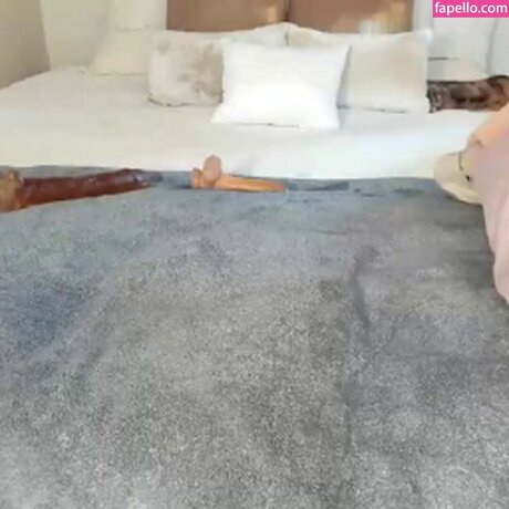 Sexxylaurab hd actress pictures