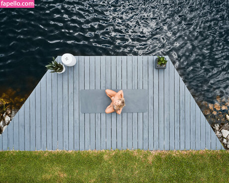 Scarlet Begonias art model pic