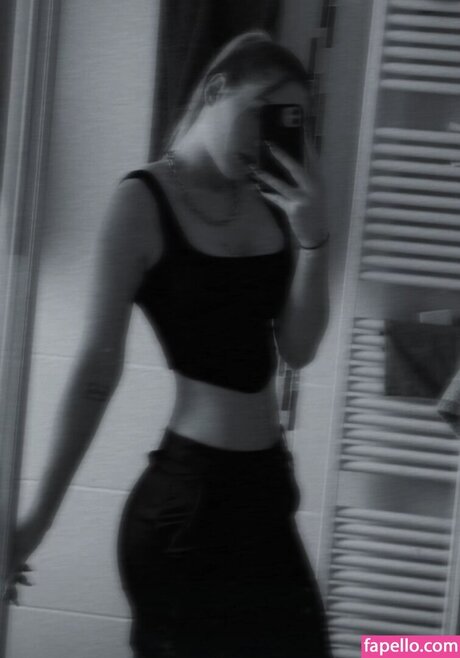 sky stn_ nudes star img