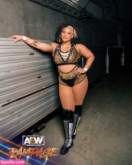 Willow Nightingale porn model archive