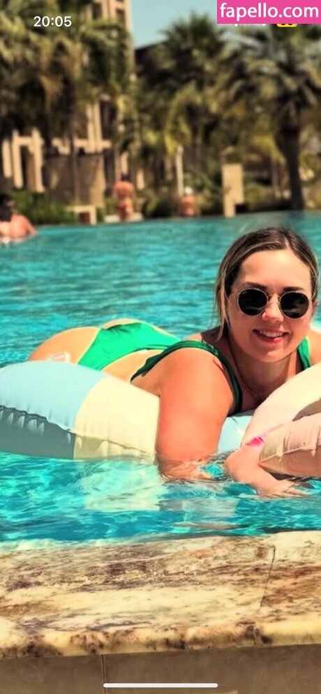 Lucy Claire pretty model photo