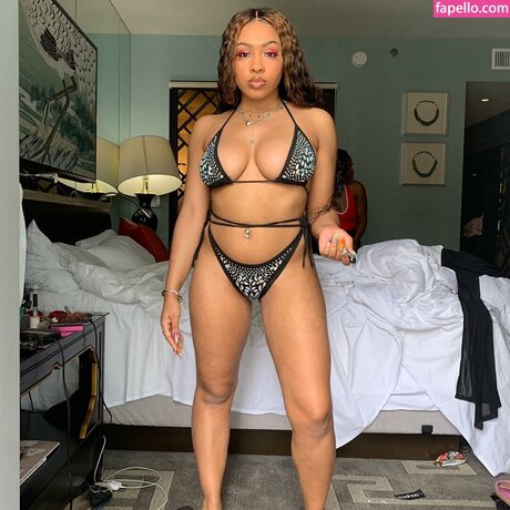 iamdesides star high quality pics