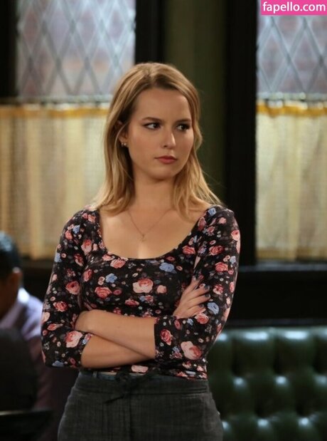 Bridgit Mendler free star img