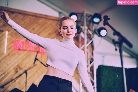 Bridgit Mendler star xxx image