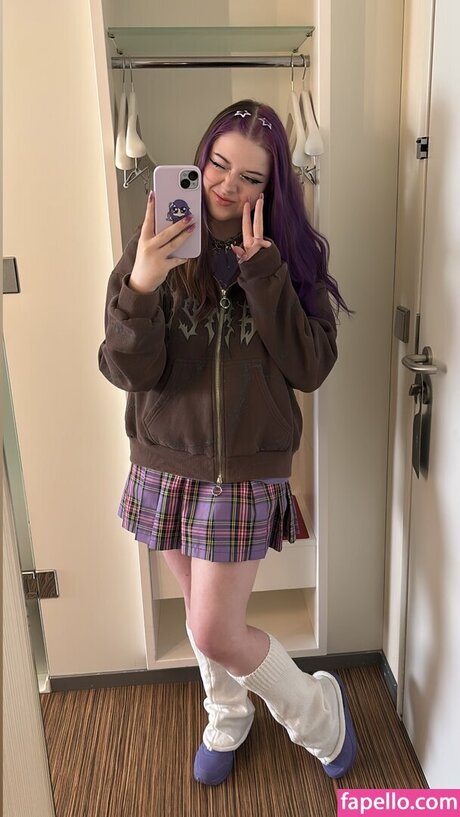 Roscumber model hot photo