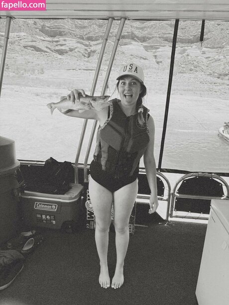 Hailey Johnson adult model galleries