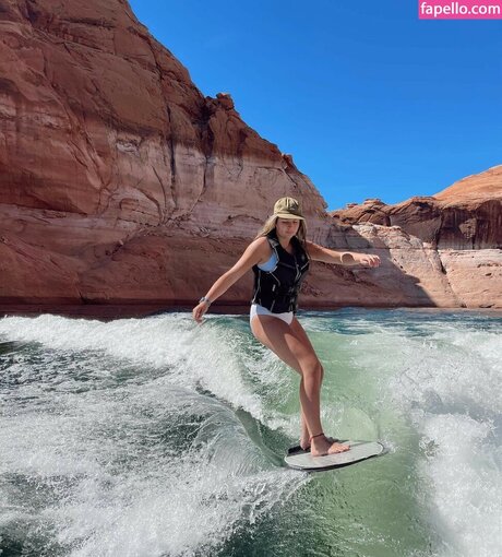 Hailey Johnson nudes star img