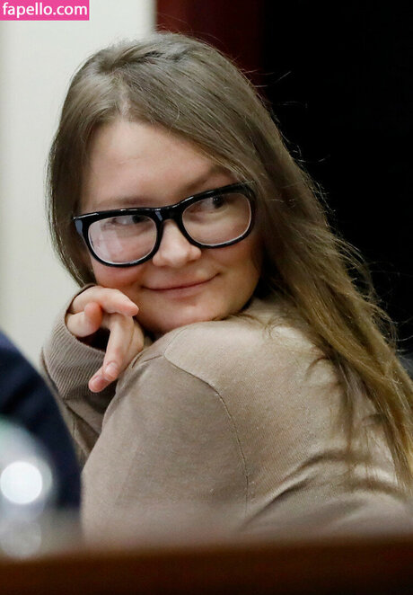 Anna Delvey free star photo