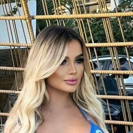 Debora Julia pornographic star images