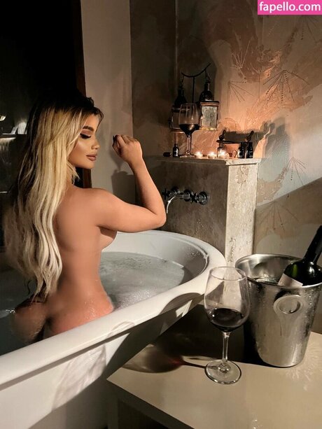 Debora Julia model art photo