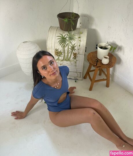 Hannah Meloche exclusive pornstar image