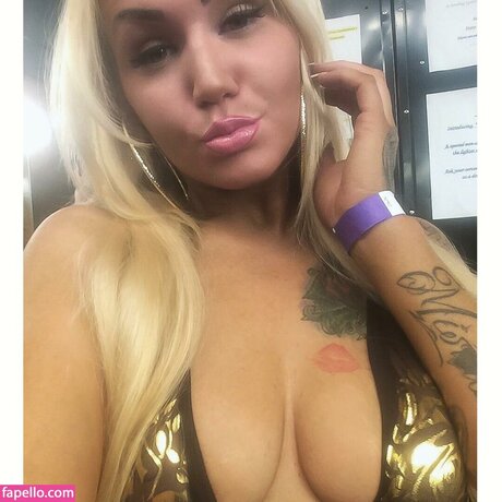 Trinaleigh nude pornstar archive