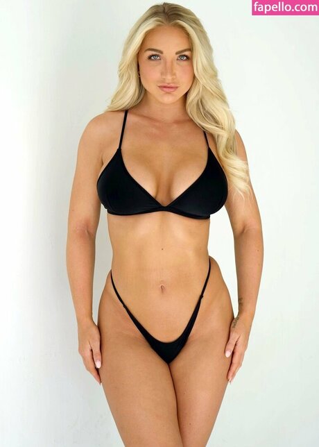 Shayna Holt star naked picture