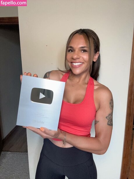 Amber Reacts art actress pics