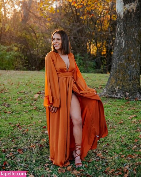 Amber Reacts star hd photo