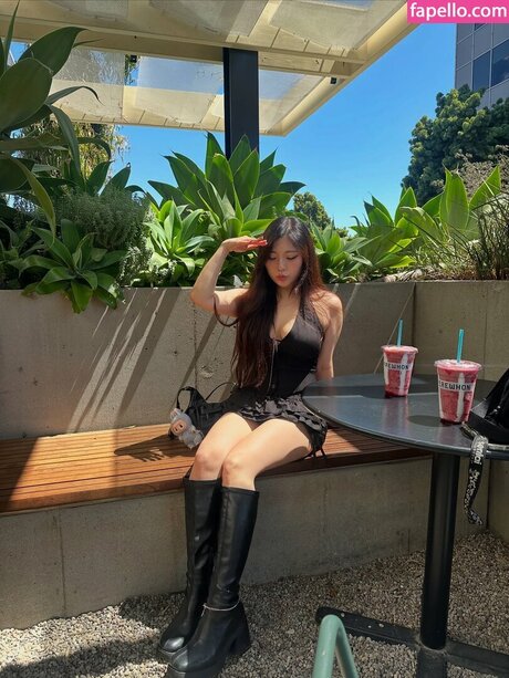 Starriebun erotic actress pics