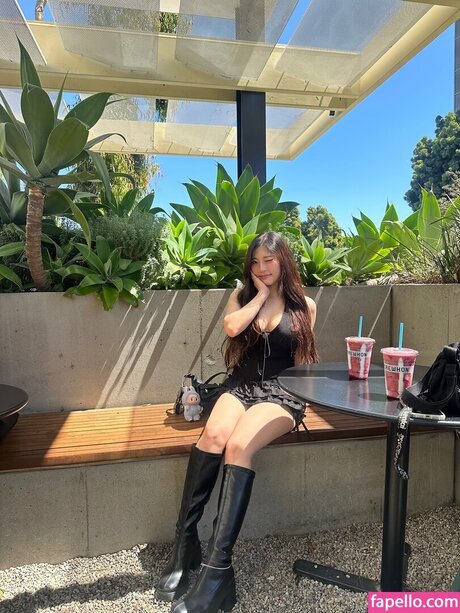 Starriebun naked actress pic