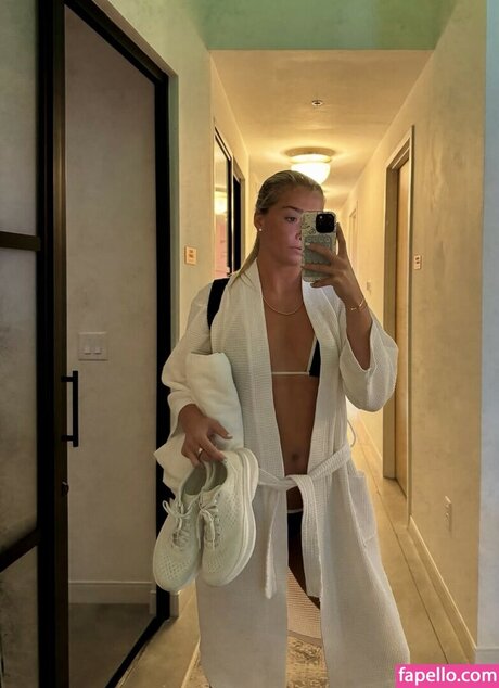 Kaylee Sticker hd model pictures