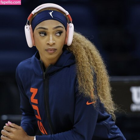 Dijonai Carrington model xxx pic