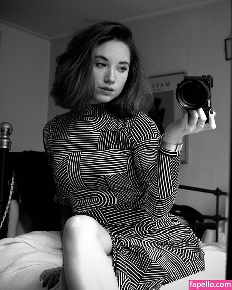 Nina Gademan hot star image